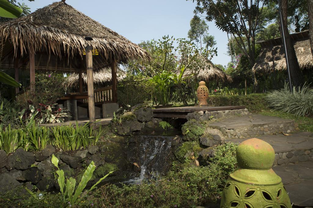 Kampung Sampireun Resort & Spa Garut Exteriör bild